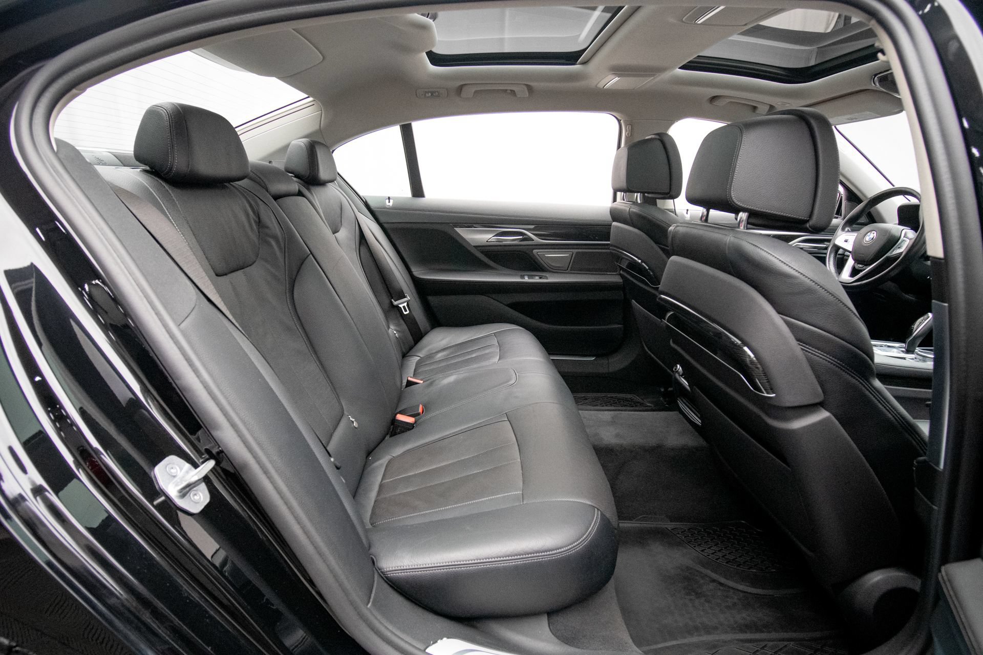 Used 2020 BMW 740i xDrive AWD/4WD image 22