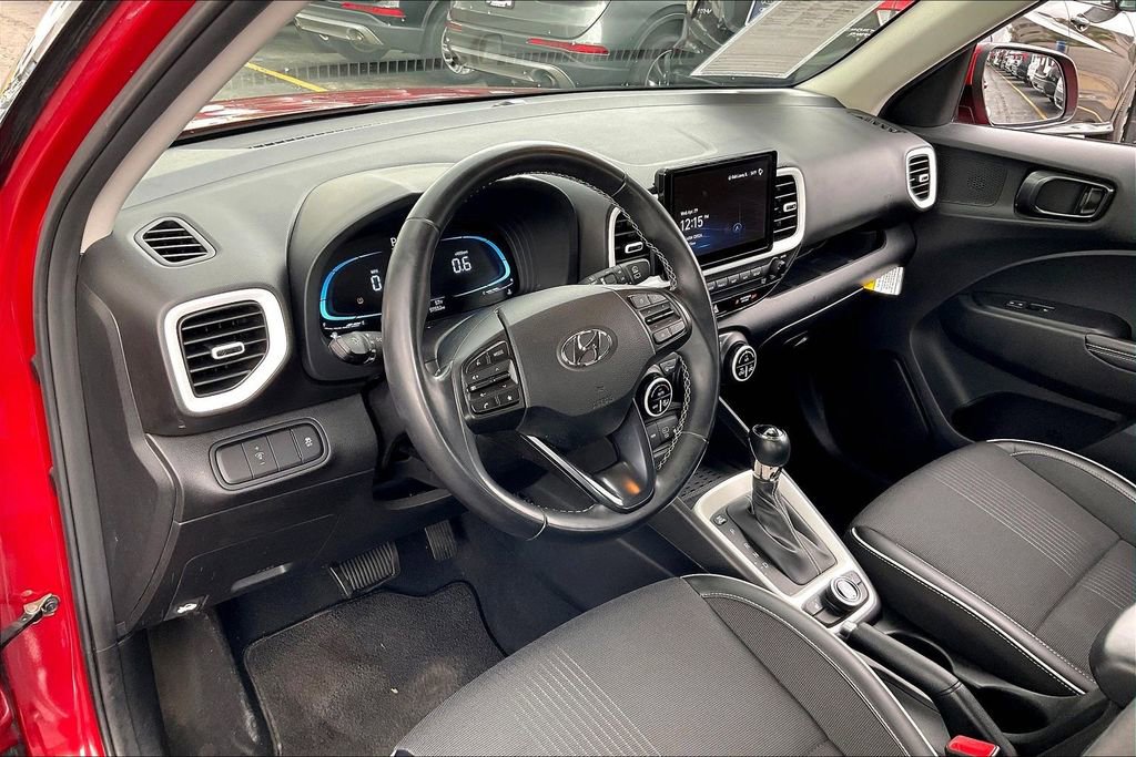 Used 2023 Hyundai Venue Limited FWD image 13