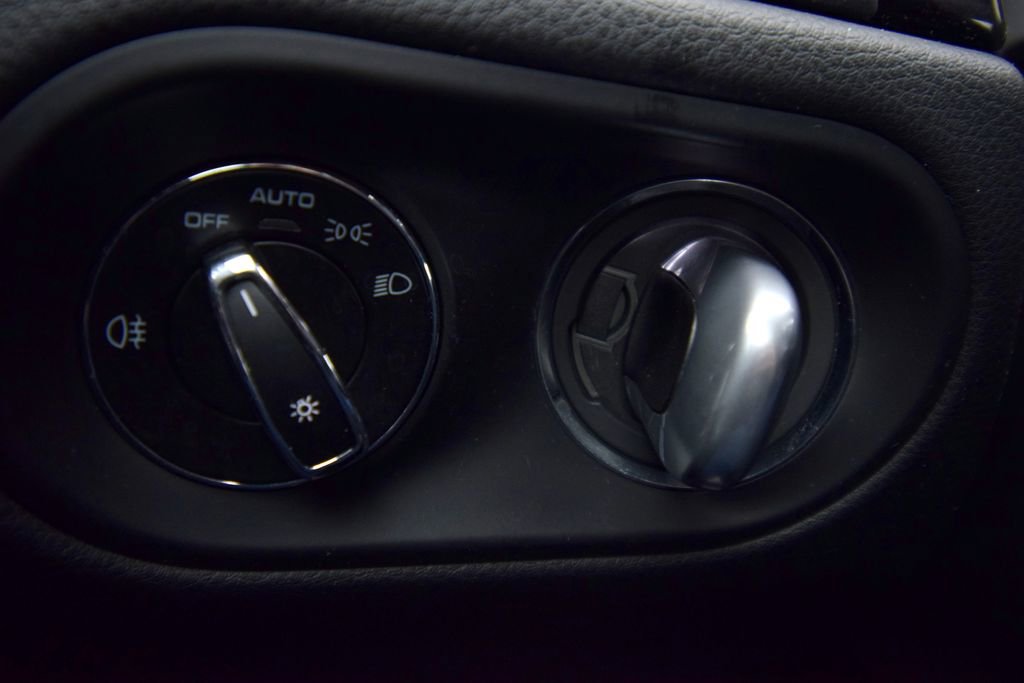 Used 2022 Porsche Macan image 40