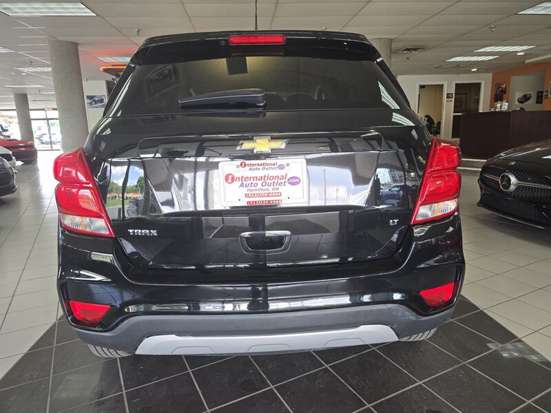 Used 2019 Chevrolet Trax LT w/ LT Convenience Package FWD image 5