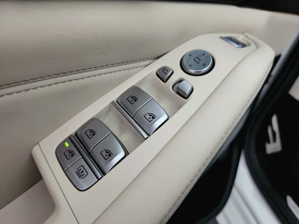 Used 2021 BMW X7 M50i w/ Dynamic Handling Package AWD/4WD image 25