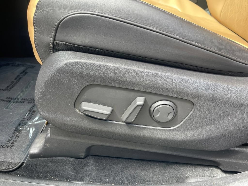 Used 2024 Kia Carnival LX FWD image 17