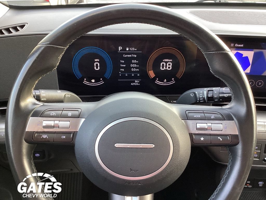 Used 2025 Hyundai Kona SEL FWD image 25