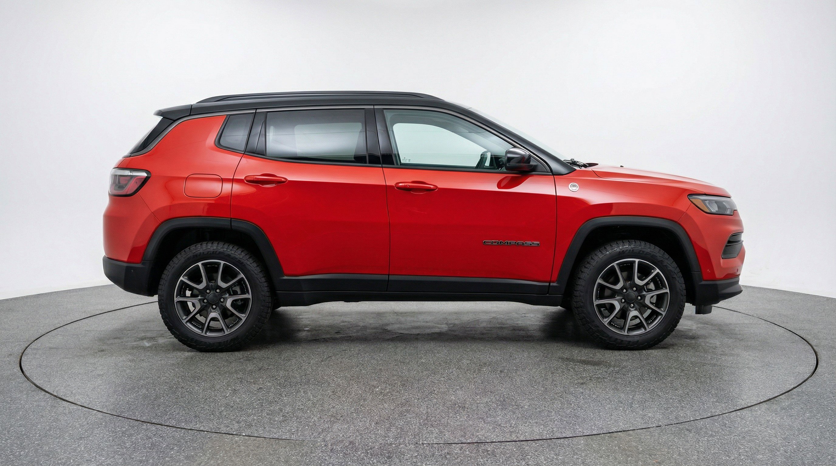 Used 2025 Jeep Compass Trailhawk image 11