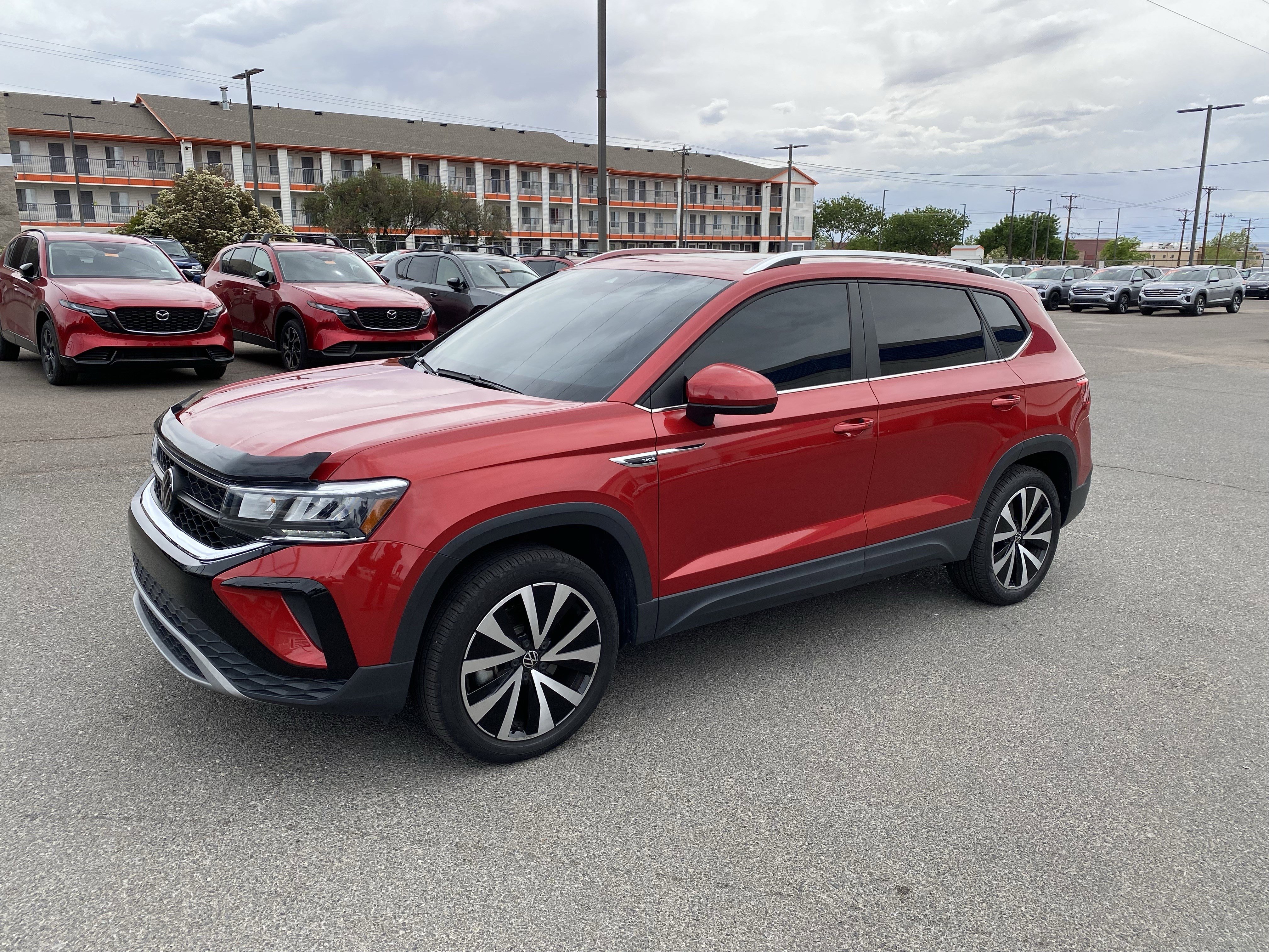 Used 2023 Volkswagen Taos SE w/ Panoramic Sunroof Package image 37