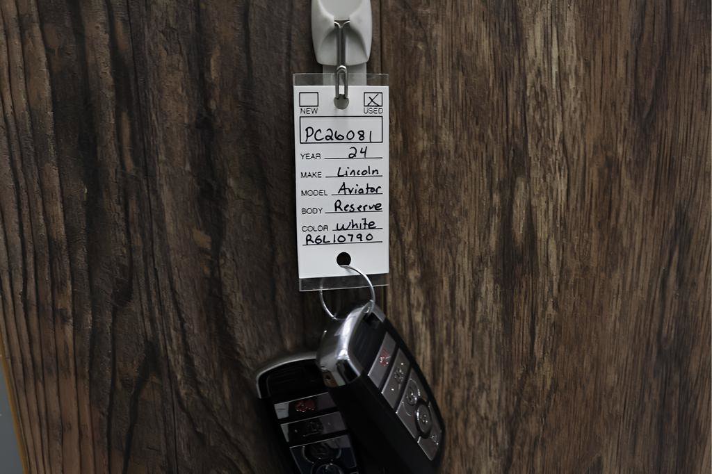 Used 2024 Lincoln Aviator Reserve w/ Equipment Group 201A image 38