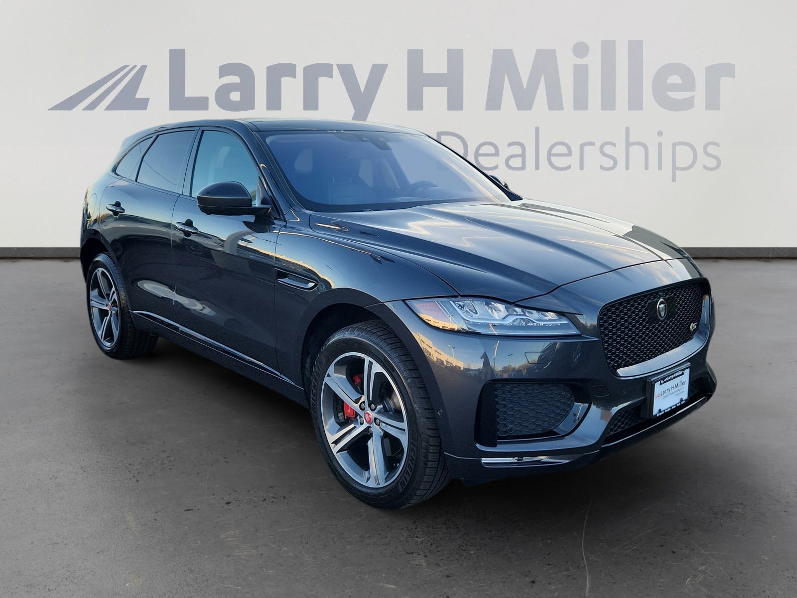 Used 2017 Jaguar F-PACE S image 8