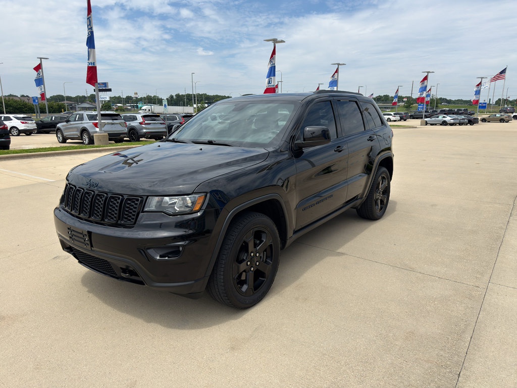 Used 2018 Jeep Grand Cherokee Laredo AWD/4WD video 1