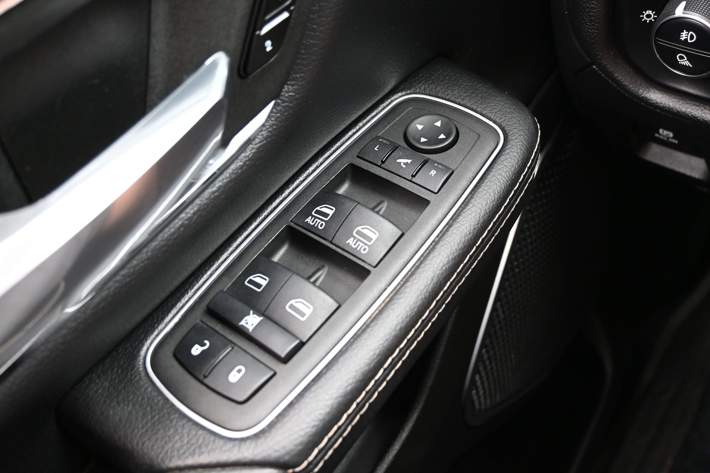 Used 2024 RAM 1500 Laramie AWD/4WD image 25