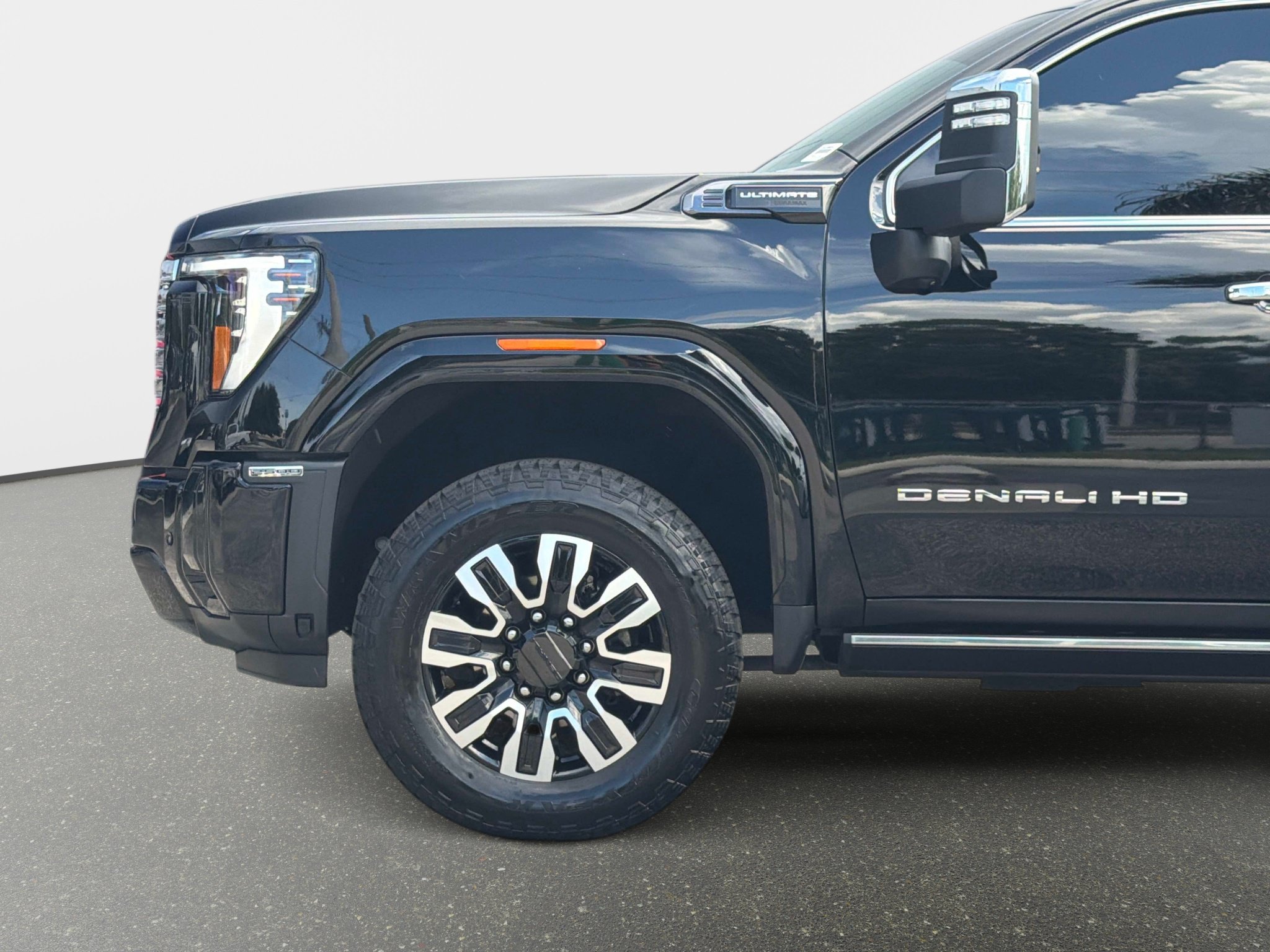 Used 2025 GMC Sierra 2500 Denali Ultimate w/ Max Trailering Package AWD/4WD image 12