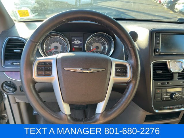 Used 2014 Chrysler Town & Country Touring-L w/ Driver Convenience Group FWD image 17
