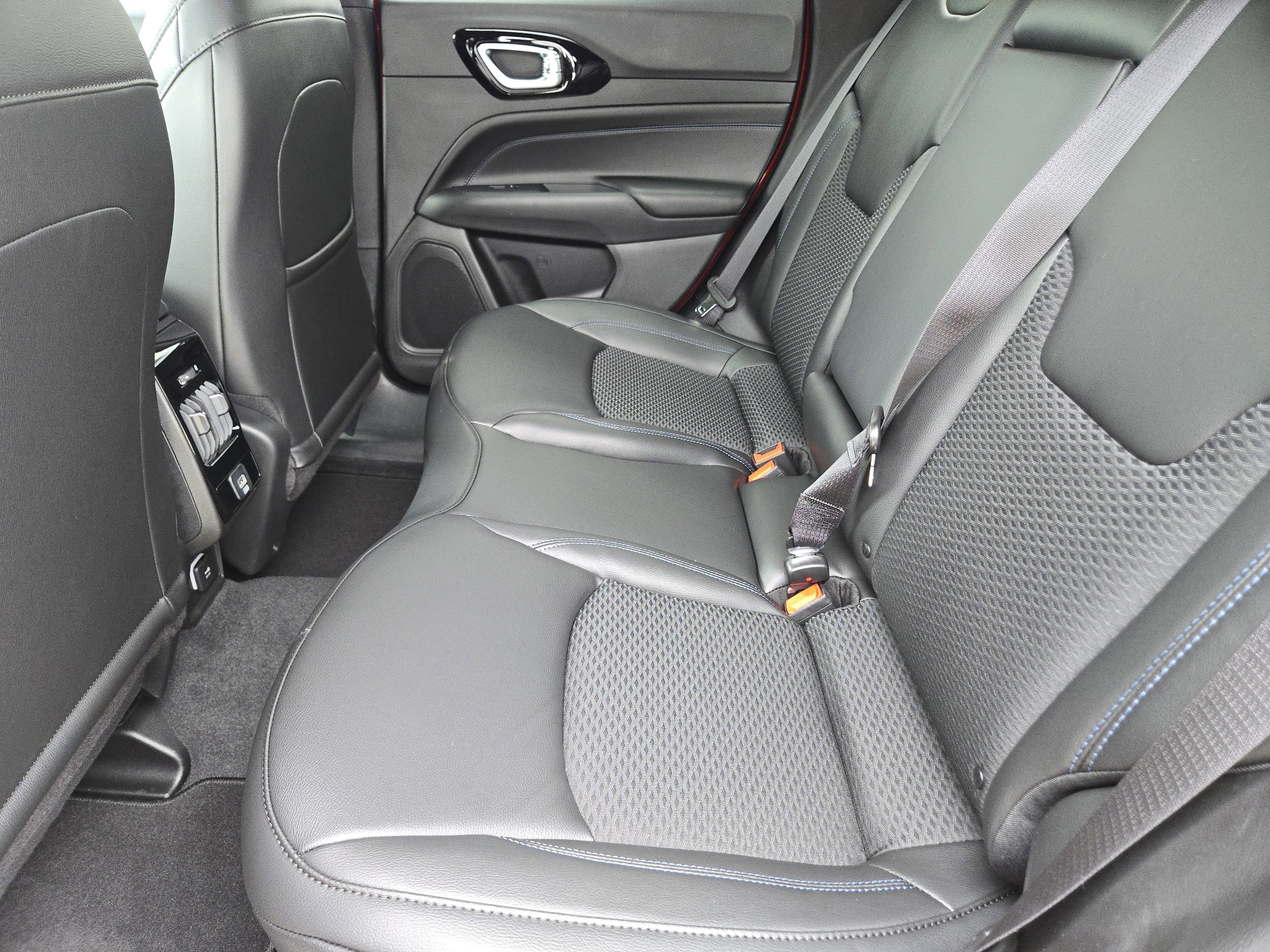 New 2026 Jeep Compass Latitude AWD/4WD image 19