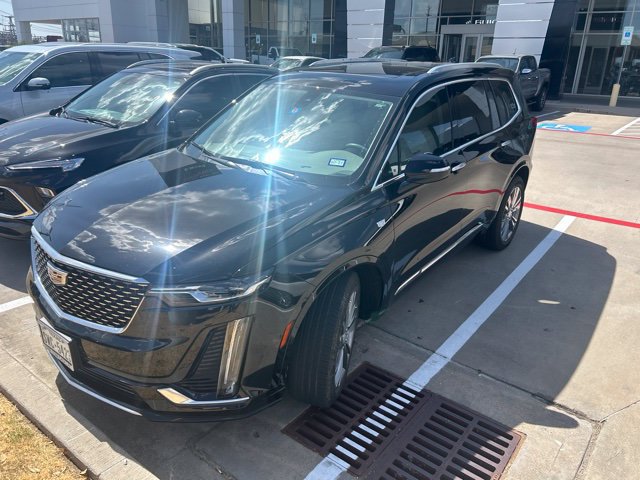 Used 2023 Cadillac XT6 Premium Luxury FWD image 2