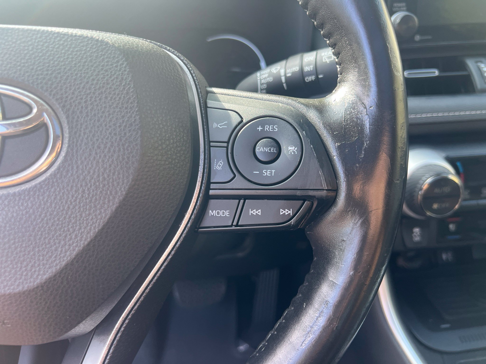 Used 2019 Toyota RAV4 Limited w/ Advanced Technology Package FWD image 20