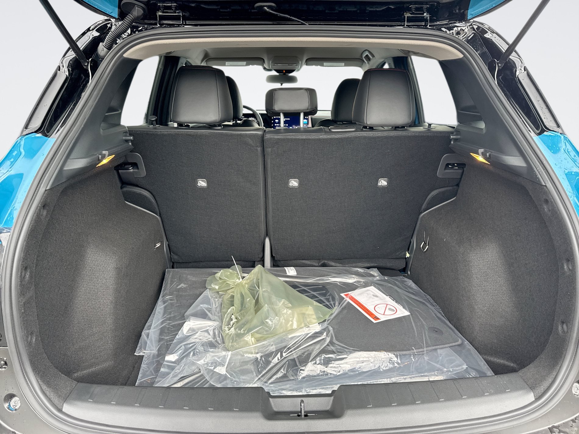 New 2027 Nissan Kicks SR FWD image 13