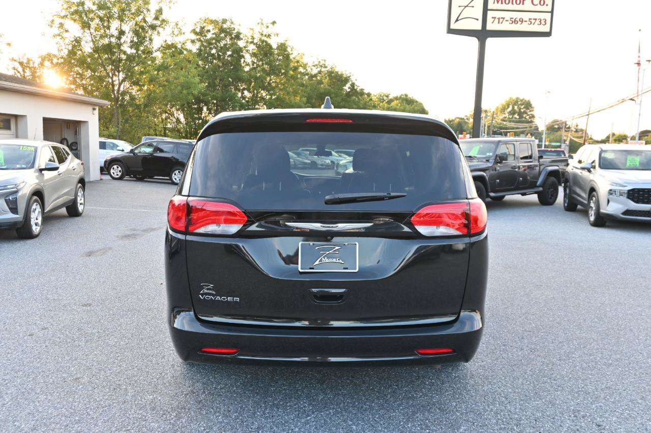 Used 2021 Chrysler Voyager LX FWD image 10