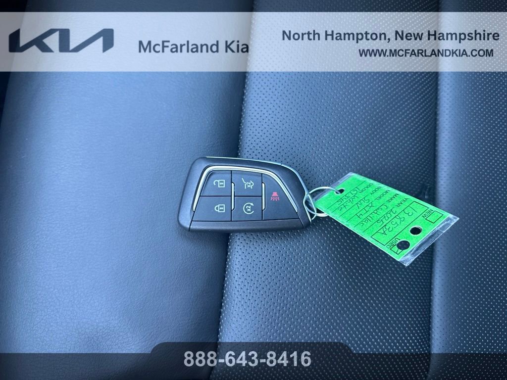 Used 2025 Cadillac XT4 Premium Luxury image 32