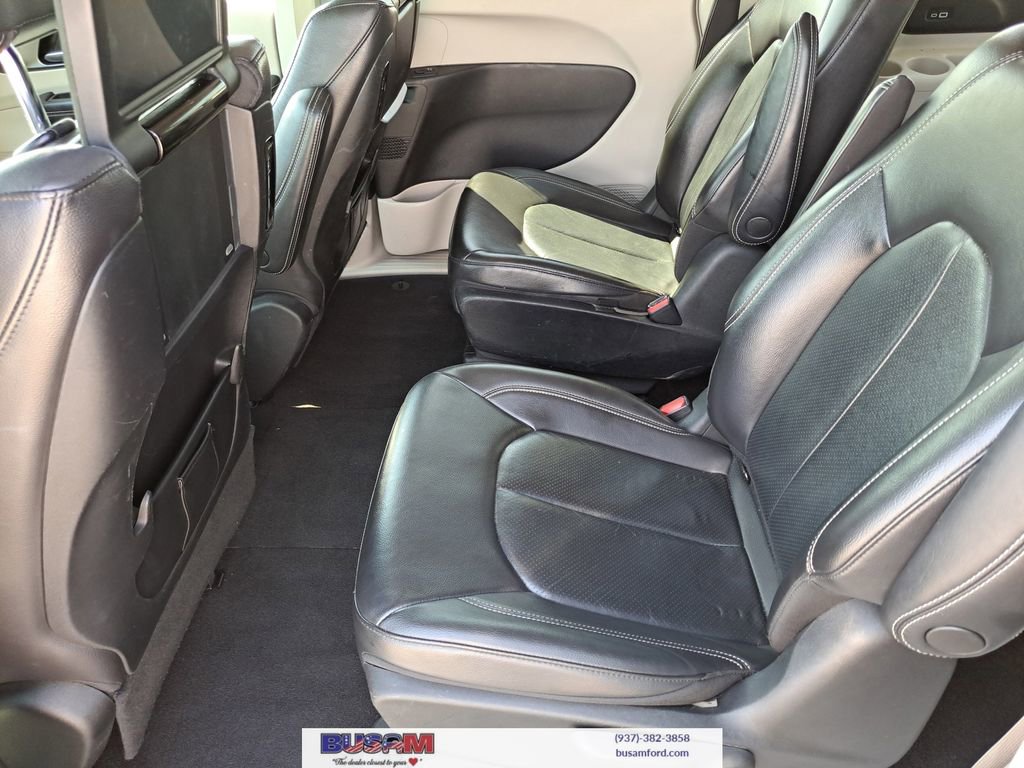Used 2022 Chrysler Pacifica Touring-L w/ Uconnect Theater Family Group image 9