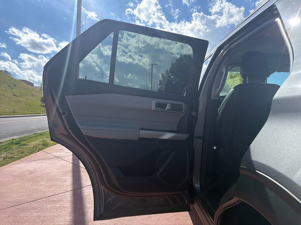 Used 2021 Ford Explorer XLT w/ Equipment Group 202A AWD/4WD image 23