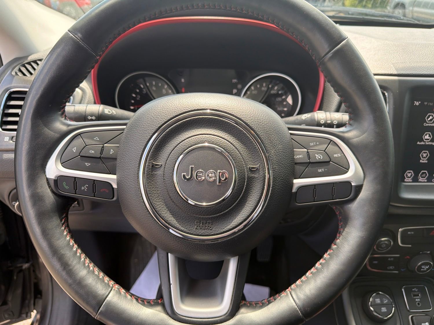 Used 2018 Jeep Compass Trailhawk w/ Leather Interior Group AWD/4WD image 12