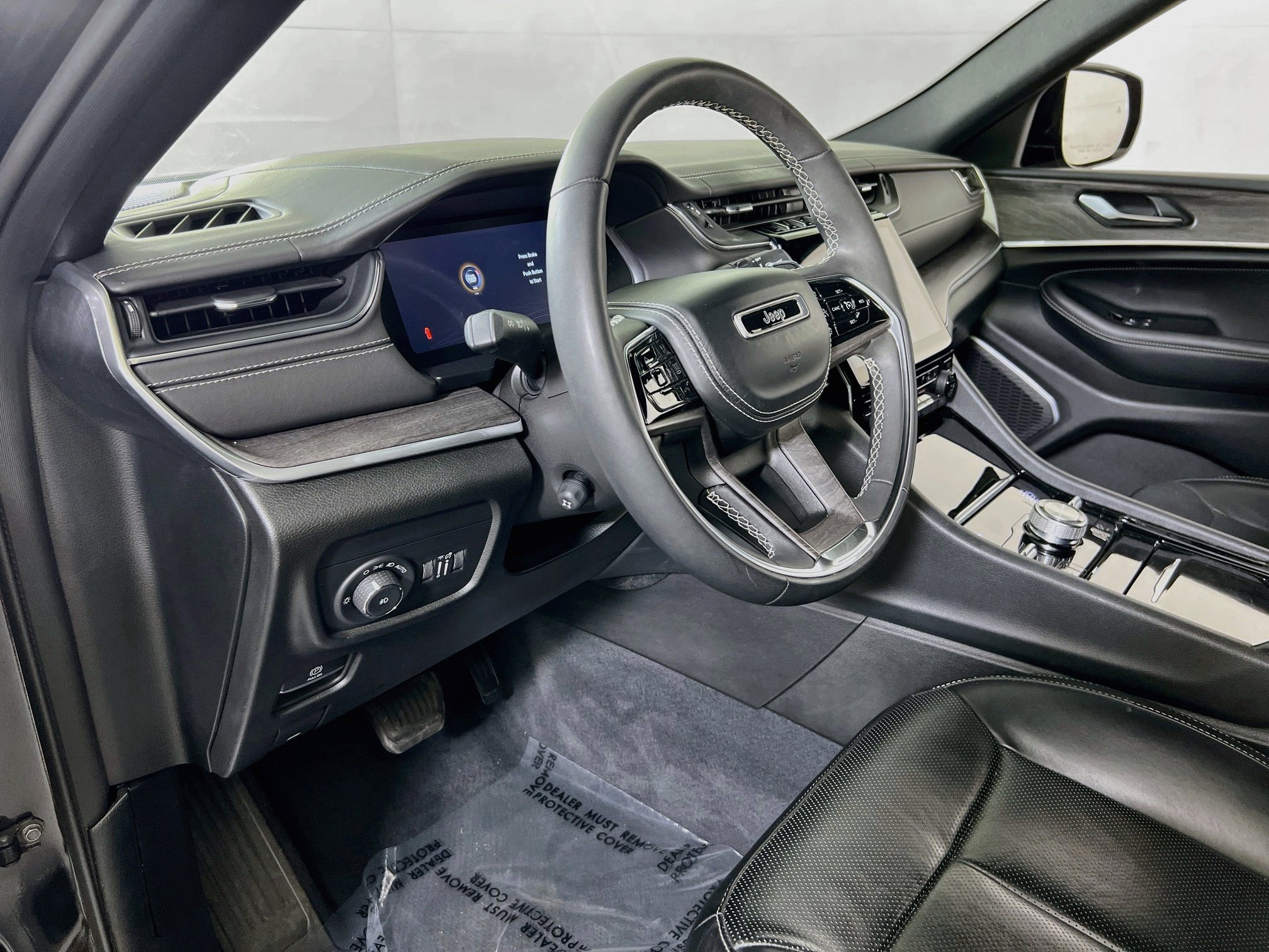 Used 2023 Jeep Grand Cherokee Overland AWD/4WD image 9