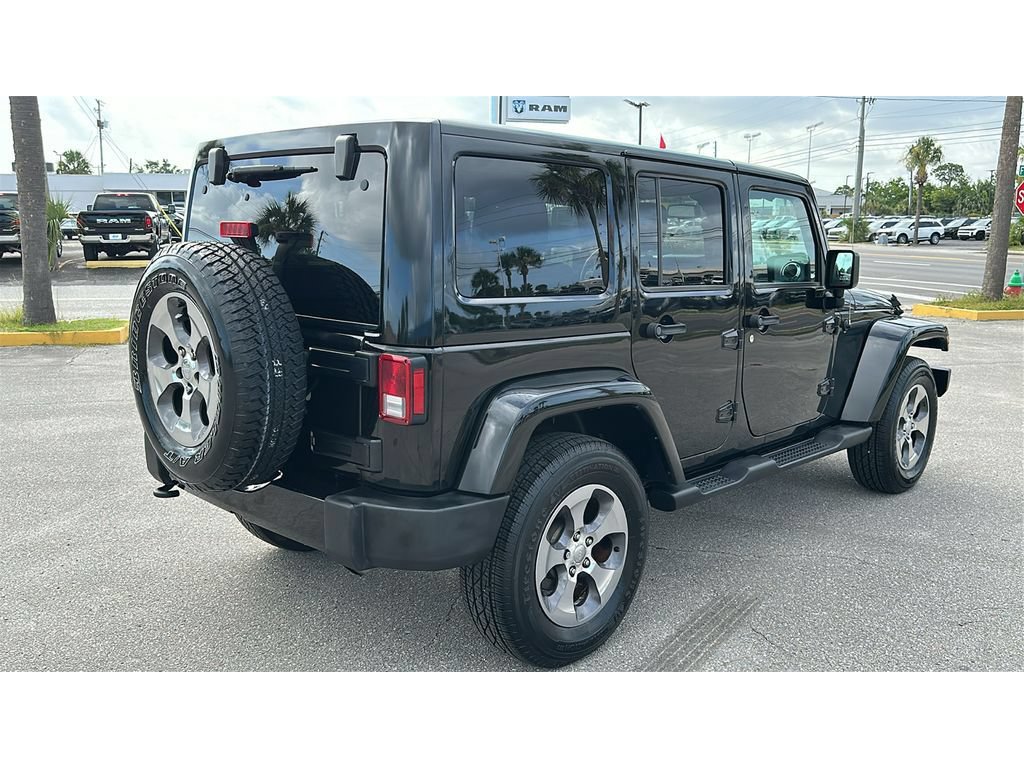 Used 2017 Jeep Wrangler Unlimited Sahara w/ Connectivity Group AWD/4WD image 5