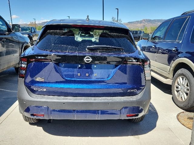 Used 2025 Nissan Kicks SV AWD/4WD image 2