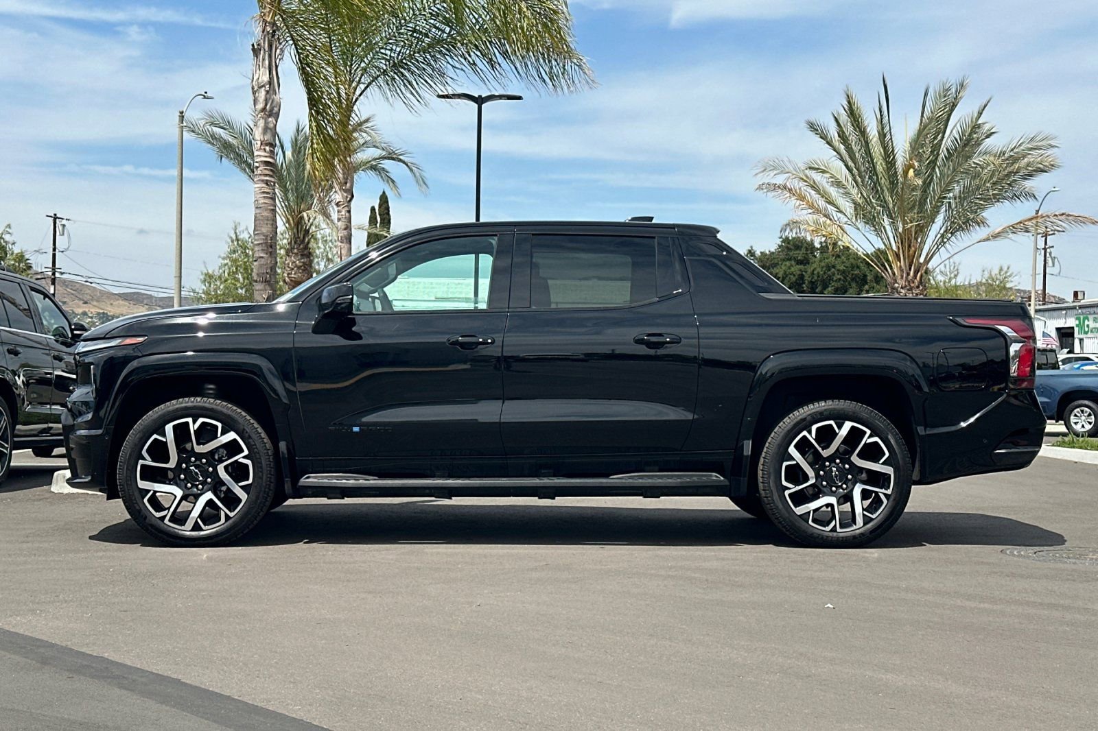 Used 2024 Chevrolet Silverado EV RST AWD/4WD image 7