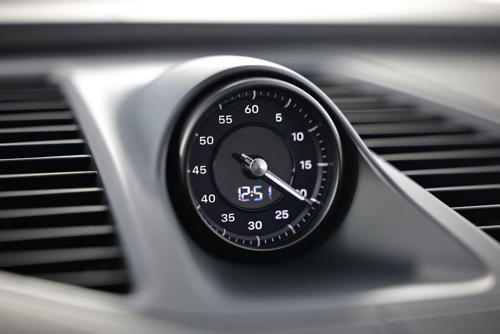 New 2026 Porsche Macan 4 Electric image 40