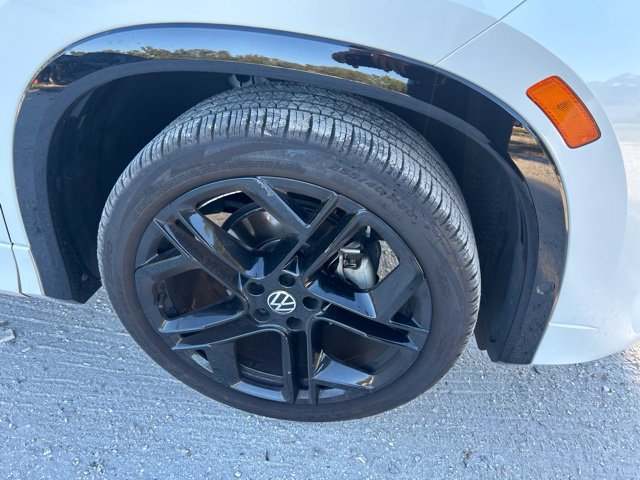 Used 2026 Volkswagen Tiguan SE R-Line FWD image 19