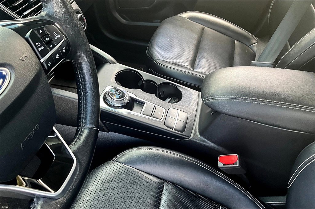 Used 2021 Ford Escape Titanium image 14