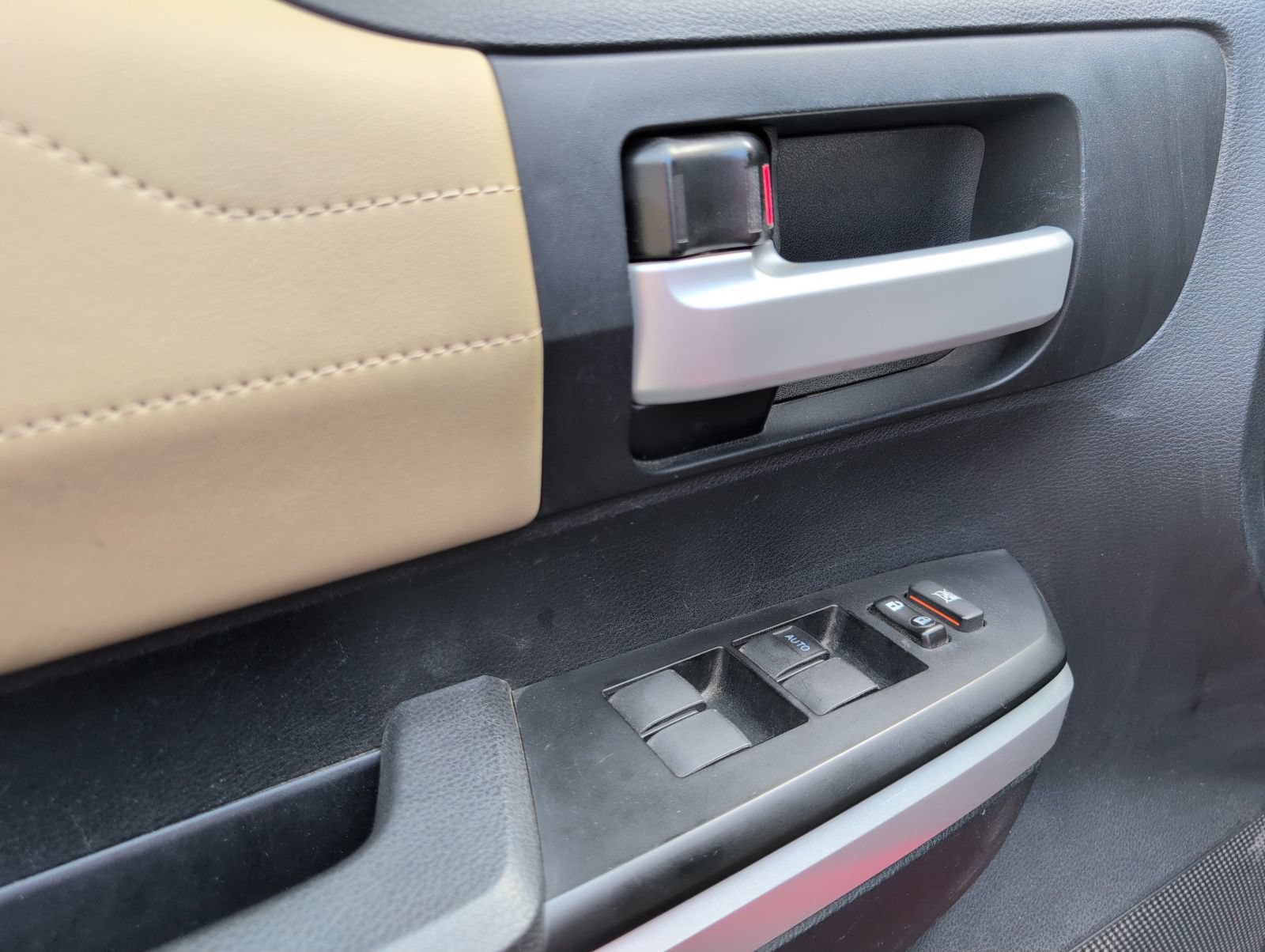 Used 2014 Toyota Tundra Limited AWD/4WD image 8
