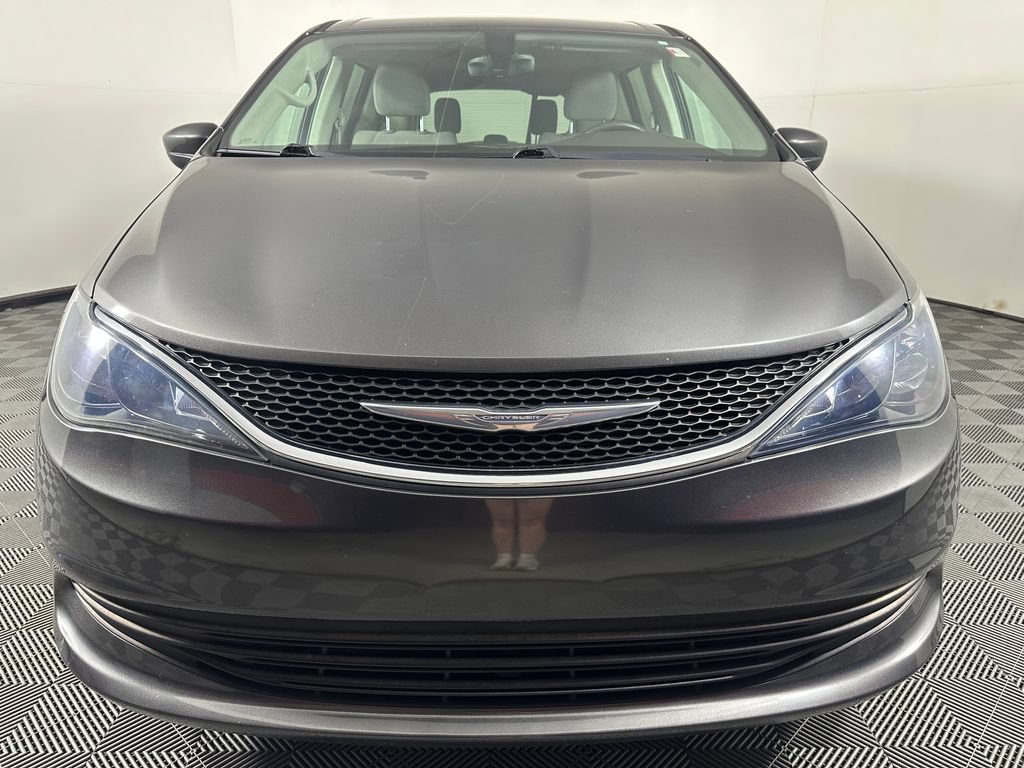 Used 2017 Chrysler Pacifica LX FWD image 8