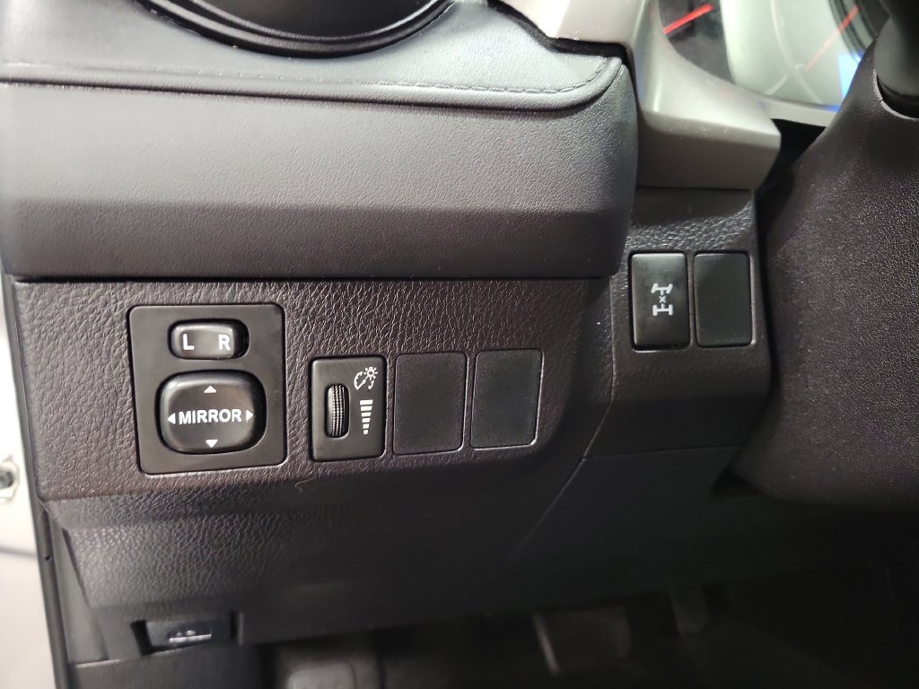 Used 2016 Toyota RAV4 LE AWD/4WD image 25