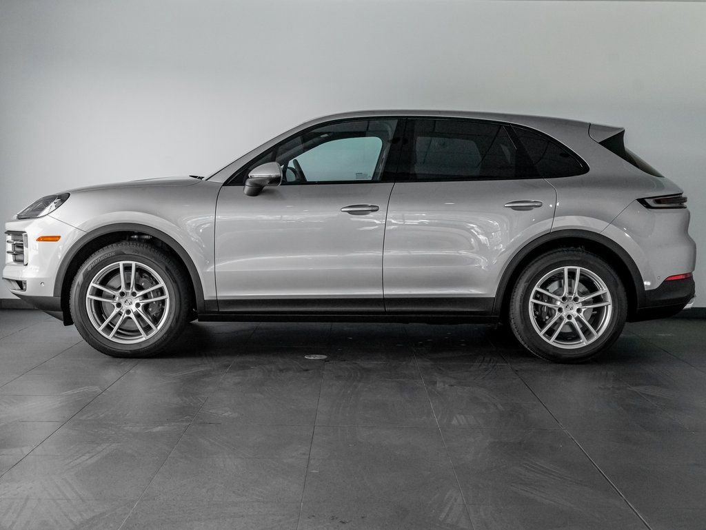 Certified 2025 Porsche Cayenne AWD/4WD image 2