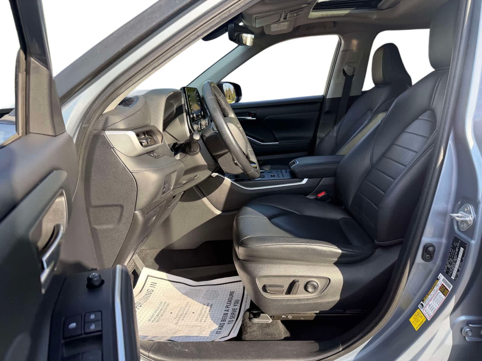 Used 2020 Toyota Highlander XLE AWD/4WD image 11