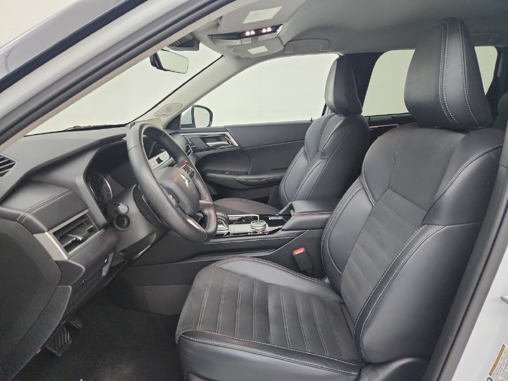 Used 2025 Mitsubishi Outlander SE AWD/4WD image 19