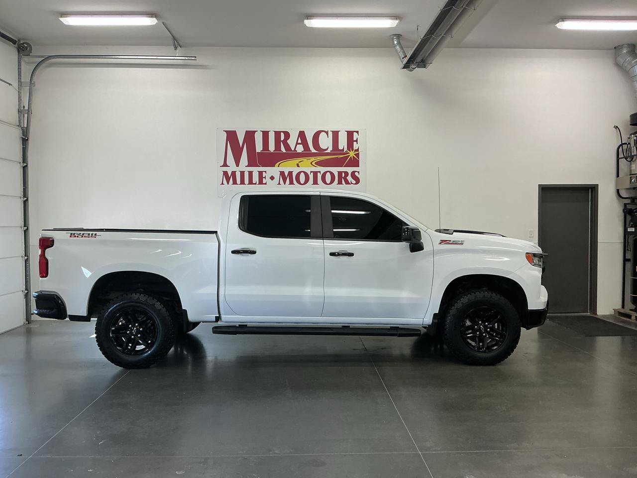 Used 2024 Chevrolet Silverado 1500 LT Trail Boss w/ Protection Package AWD/4WD image 6