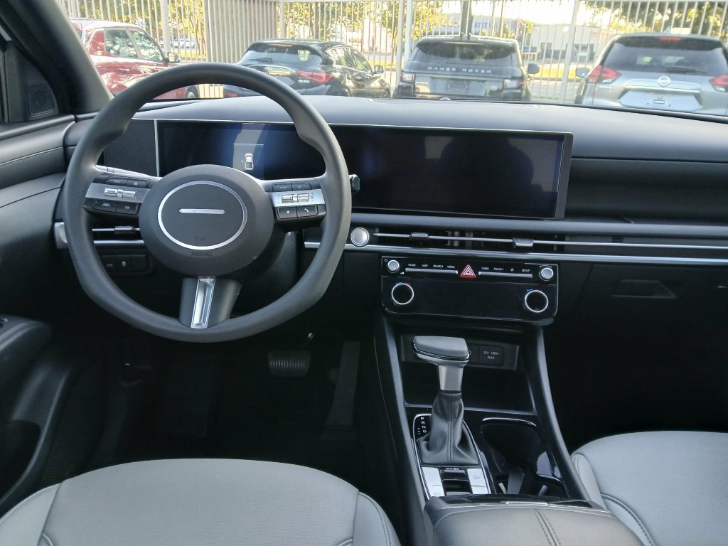 Used 2026 Hyundai Santa Cruz SEL FWD image 12