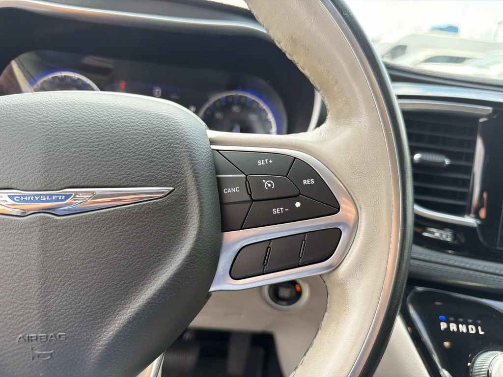 Used 2020 Chrysler Pacifica Limited FWD image 29