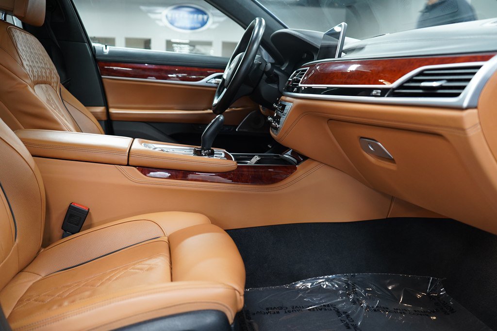 Used 2022 BMW ALPINA B7 xDrive w/ Luxury Rear Seating Package AWD/4WD image 23