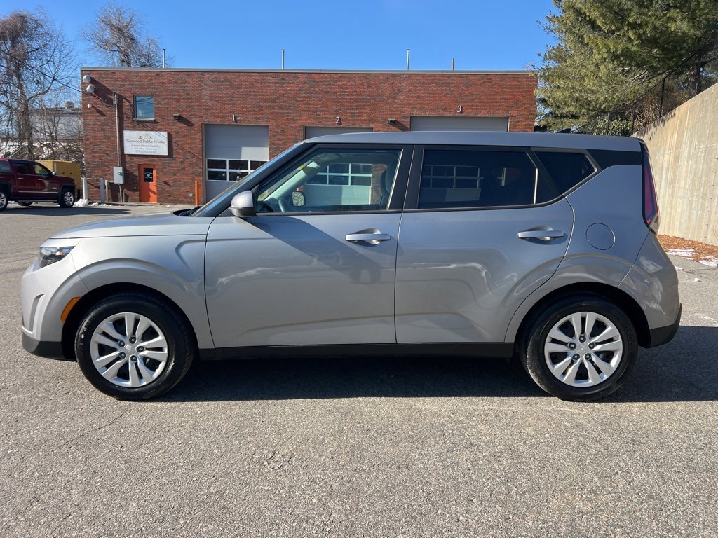 Certified 2023 Kia Soul LX image 2