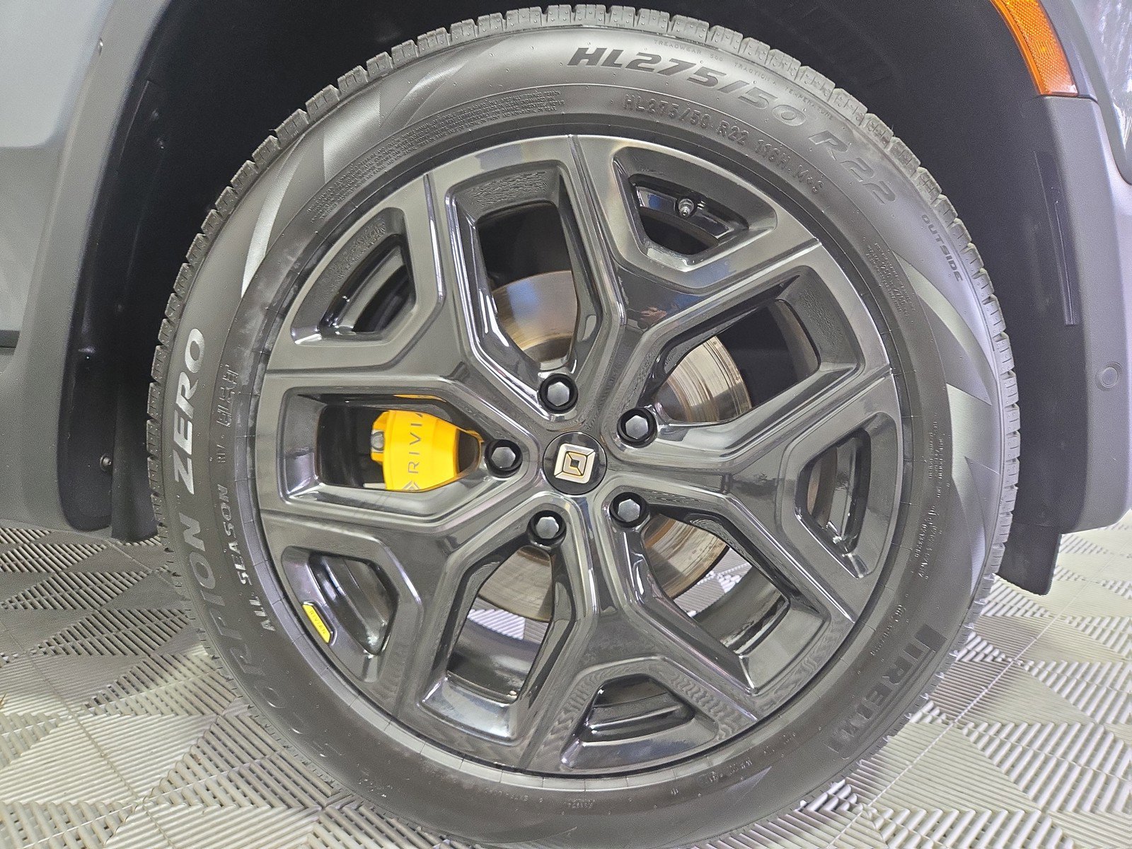 Used 2024 Rivian R1S Adventure AWD/4WD image 11