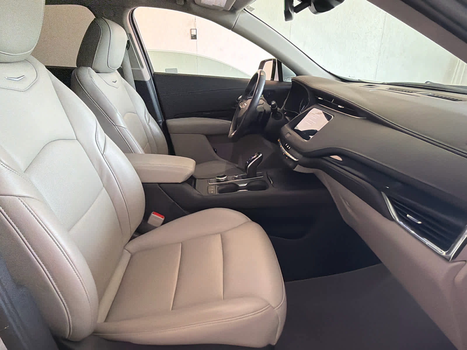 Used 2021 Cadillac XT4 Premium Luxury FWD image 27