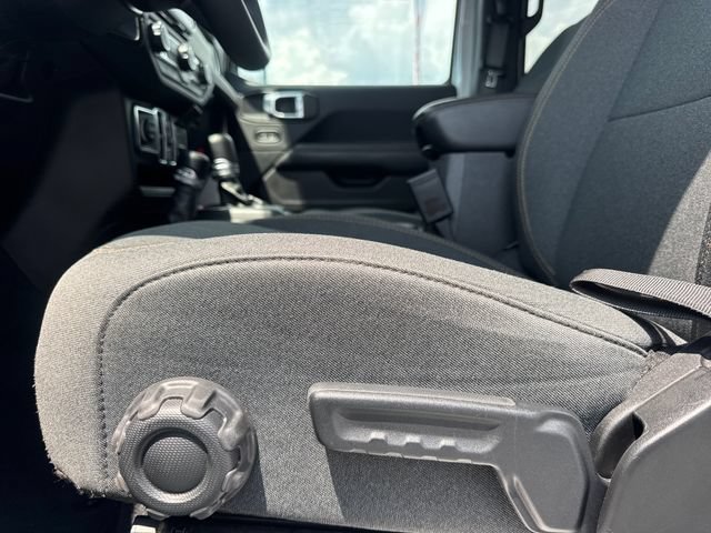 Used 2024 Jeep Wrangler Unlimited Sahara AWD/4WD image 14