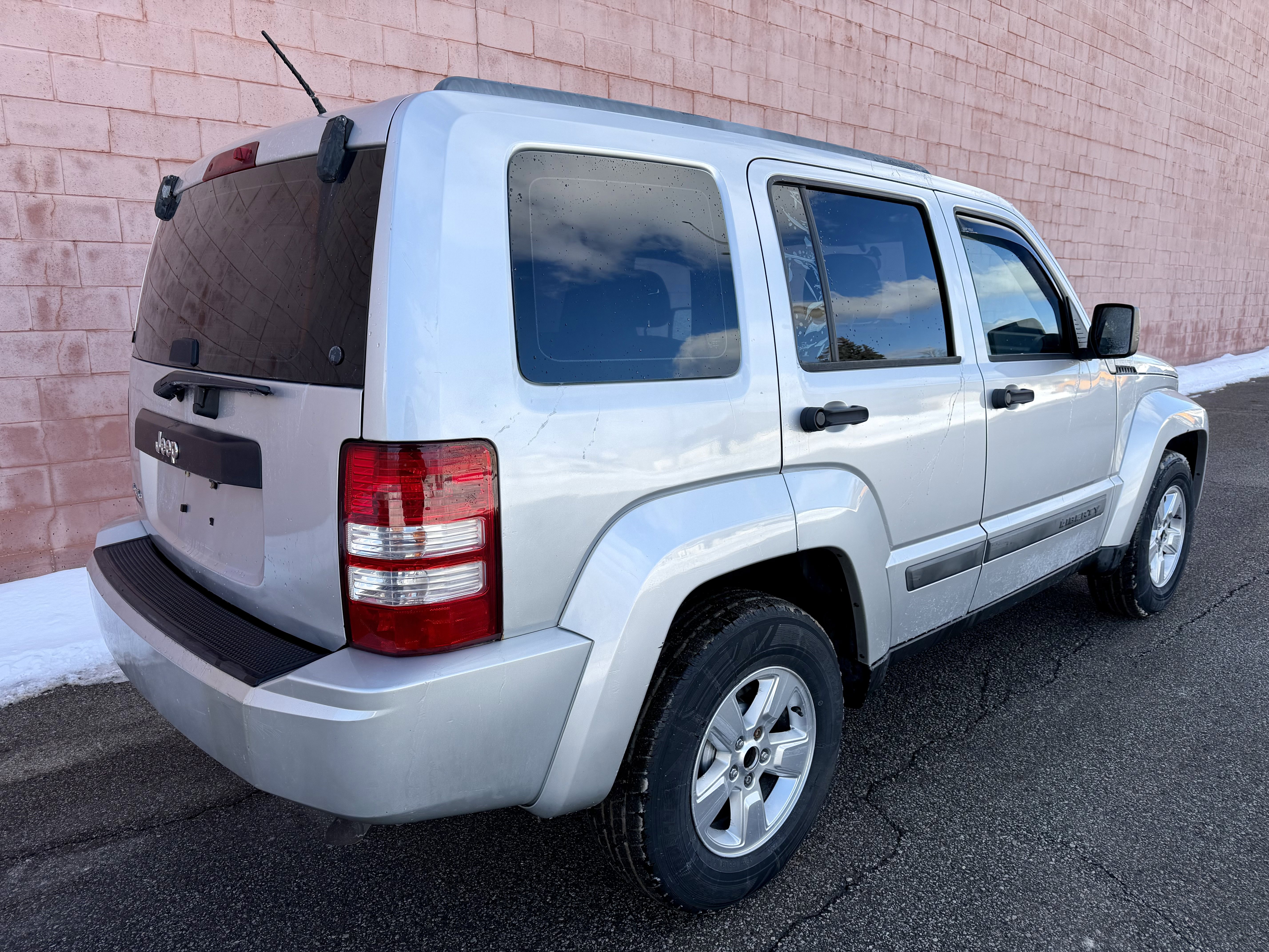 Used 2012 Jeep Liberty Sport image 4