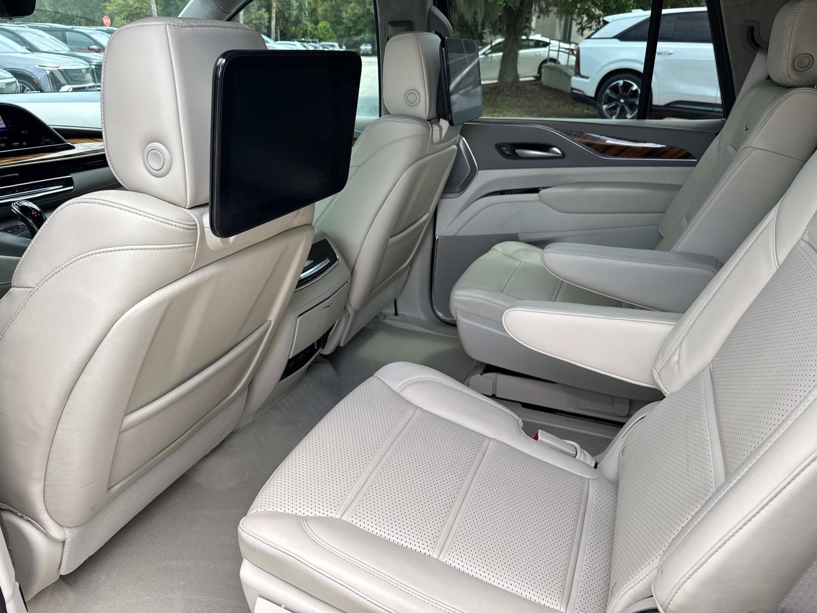 Certified 2024 Cadillac Escalade Sport Platinum image 15