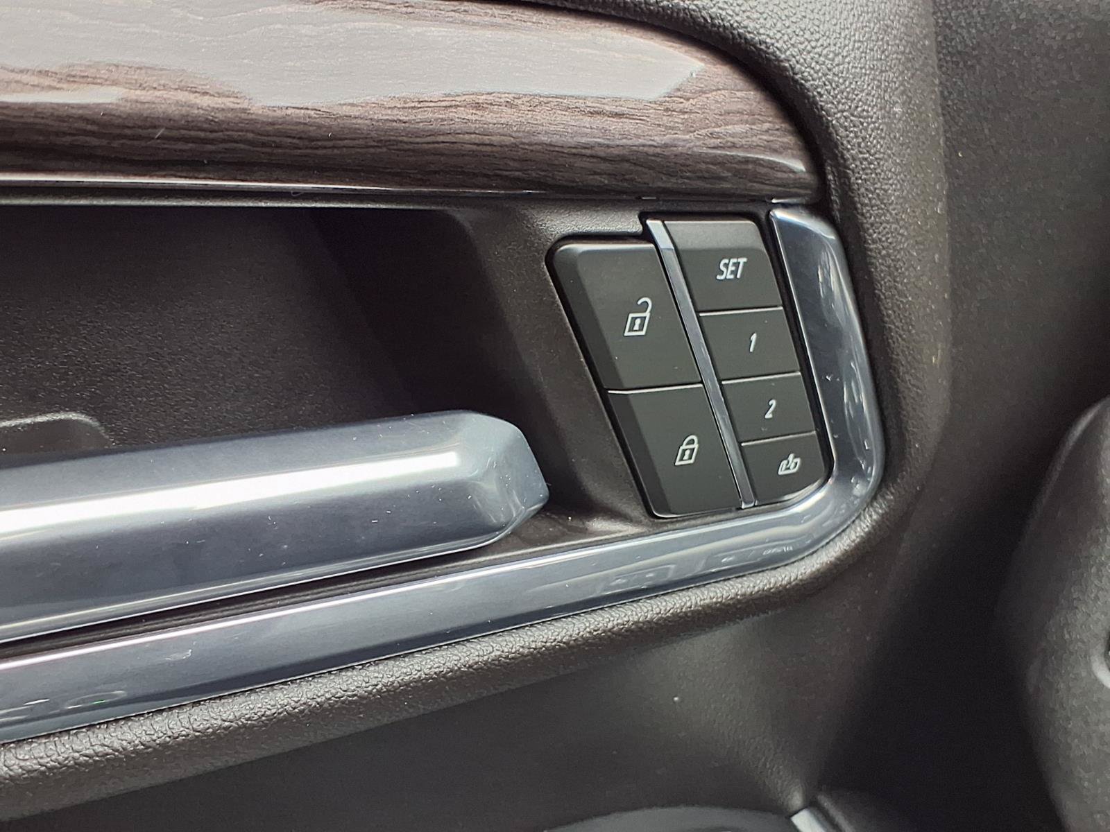 Used 2024 Chevrolet Silverado 3500 LTZ AWD/4WD image 19