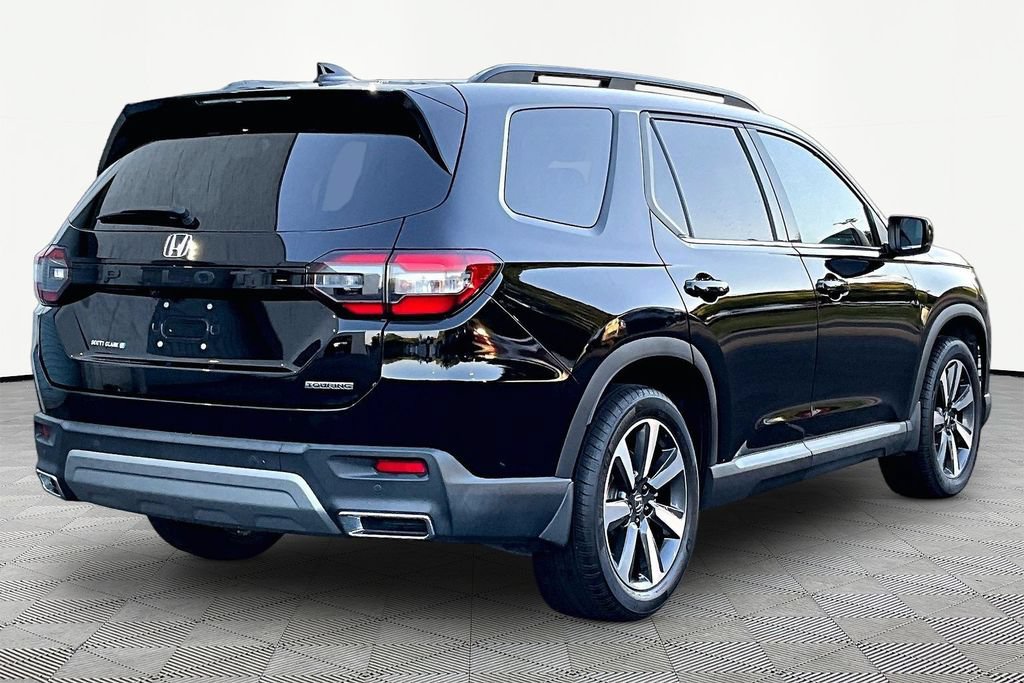 Used 2024 Honda Pilot Touring image 6