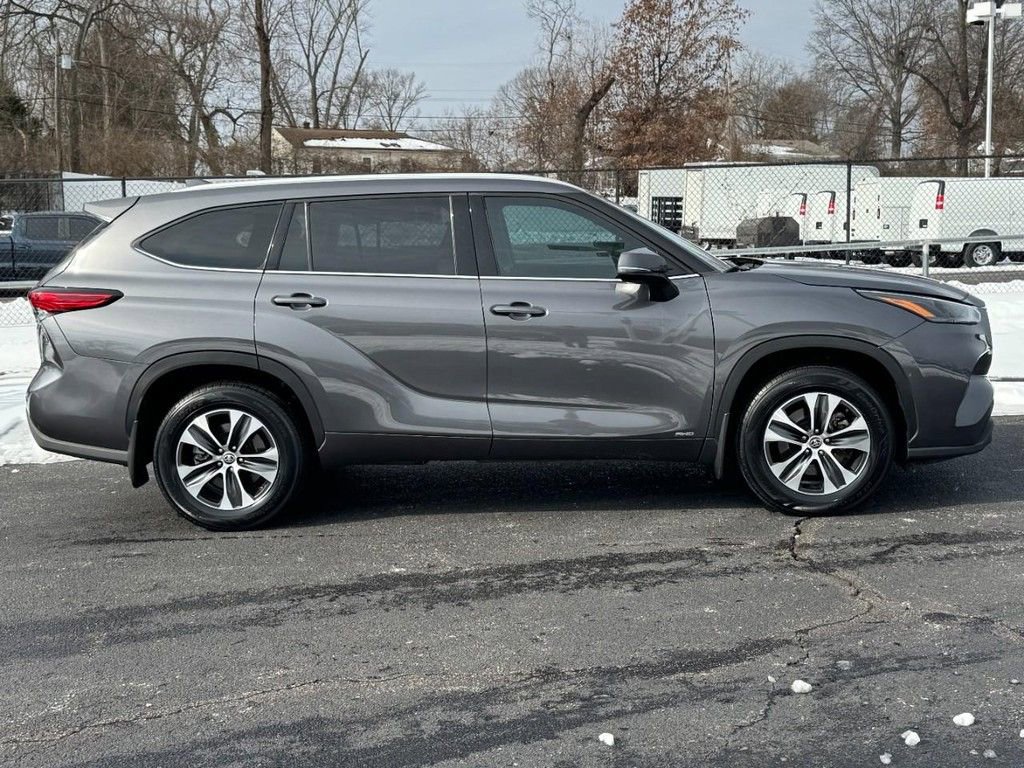 Used 2022 Toyota Highlander XLE video 2